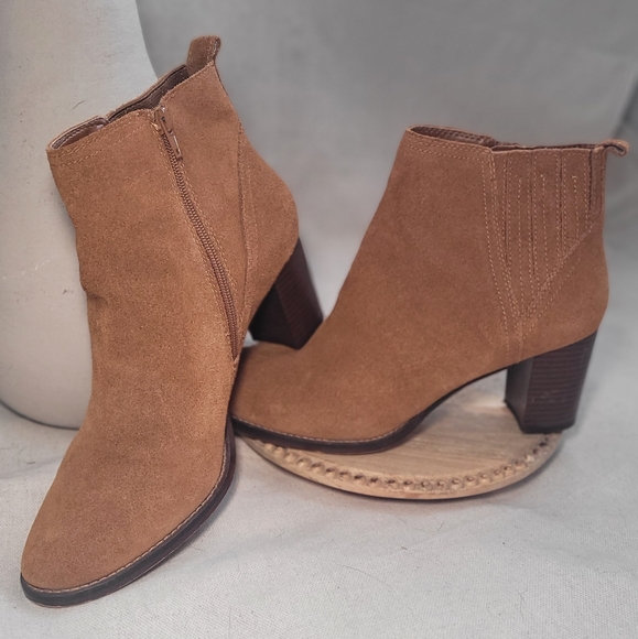 Womens Camel Suede Chelsea Boots Size 11 By GAP - Picture 2 of 5
